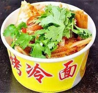 烤冷面+鸡蛋+烤肠
