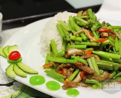 芹菜肉丝盖饭