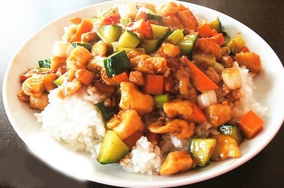 宫保鸡丁盖饭