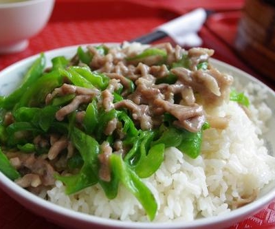 青椒肉丝盖饭