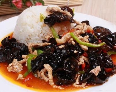 木耳肉丝盖饭