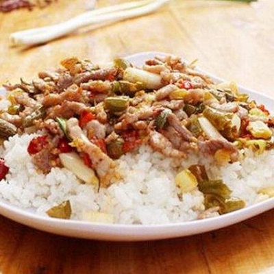泡椒鸡杂盖饭