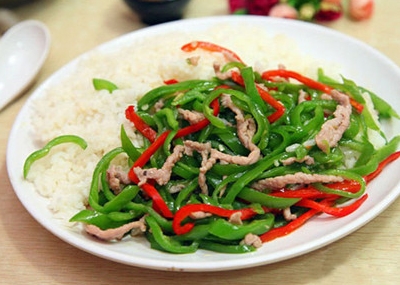 青椒肉丝盖饭