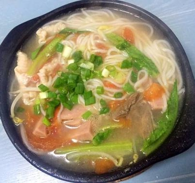 三鲜砂锅米线