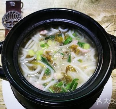 酸菜肉丝罐罐米线