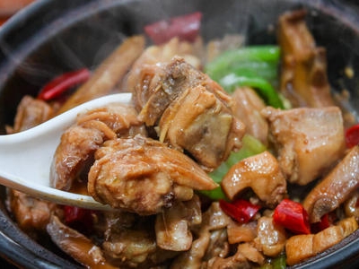 黄焖鸡（含米饭）