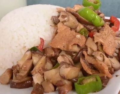 香菇肉片盖饭