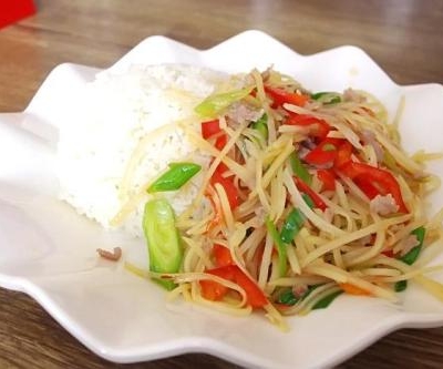 土豆肉丝盖饭