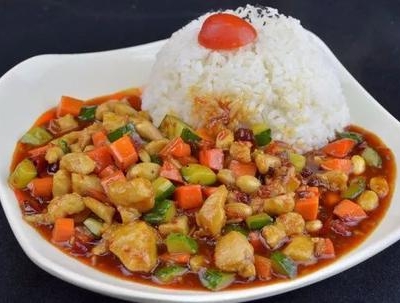 宫保鸡丁盖饭