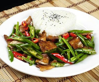 豆干炒肉盖饭