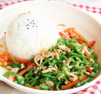 青椒肉丝盖饭