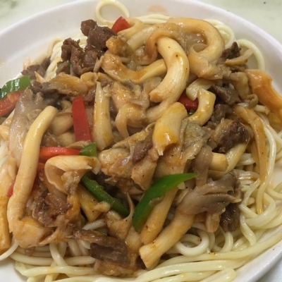 香菇牛肉盖浇面