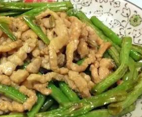 豇豆肉丝盖饭