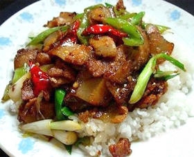 青椒回锅肉盖饭