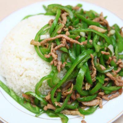 青椒肉丝盖饭