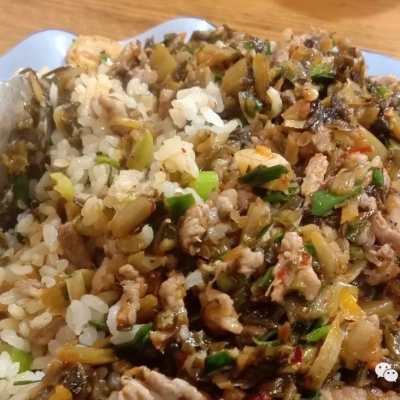 酸菜哨子炒饭