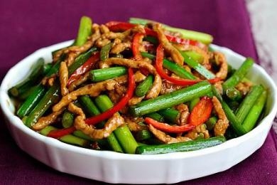 蒜苔肉丝