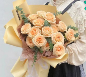 今生有幸-19枝香槟玫瑰搭配尤加利叶花束