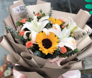 你与阳光-2枝向日葵搭配3朵百合尤加利叶花束