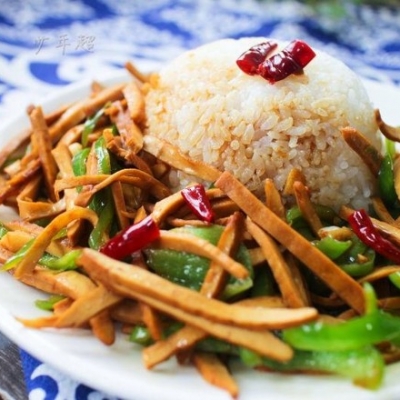 豆干肉丝盖饭