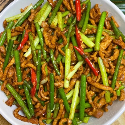 蒜苔肉丝