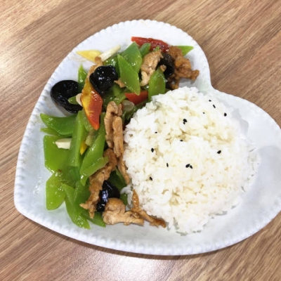 青笋肉片盖饭