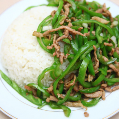 青椒肉丝盖饭