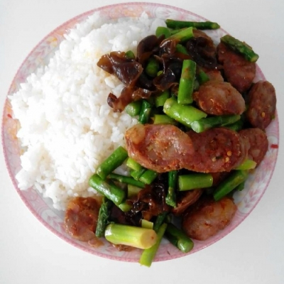 炒香肠盖饭