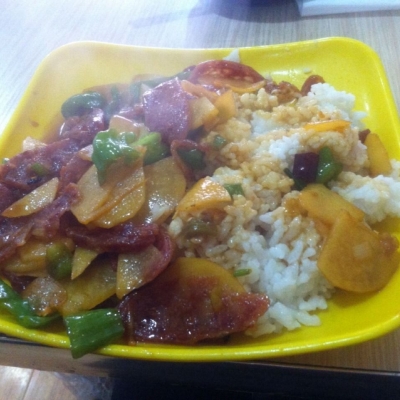 土豆香肠盖饭