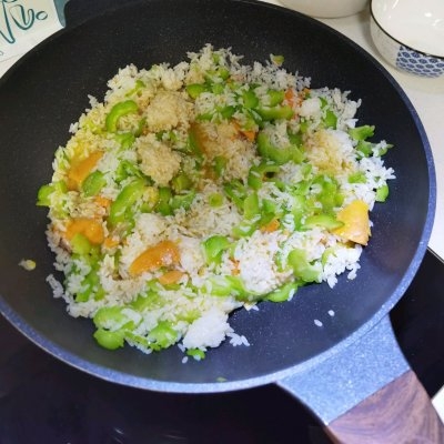 苦瓜肉片炒饭