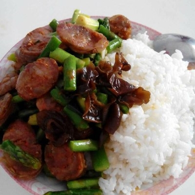 香肠木耳盖饭