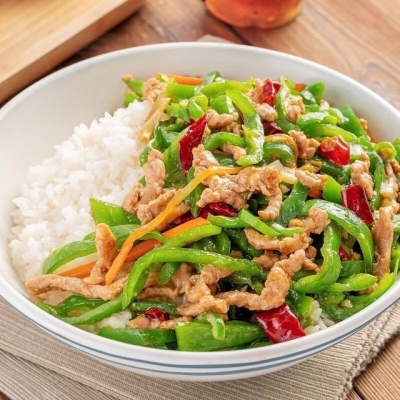 青椒肉丝盖饭