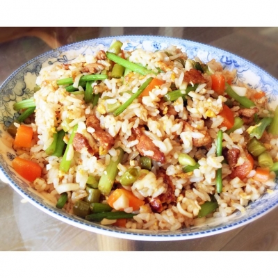 芹菜肉丝炒饭