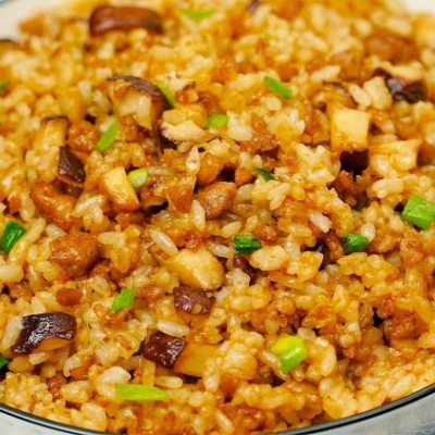 平菇肉丝炒饭
