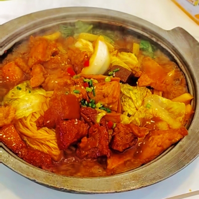 红烧肉锅（含米饭和4个素菜）