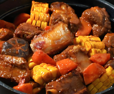 排骨+土豆+金针菇+油泡豆腐+虾饺+米饭1份+指定饮料