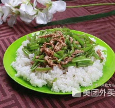 芹菜肉丝盖饭