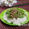 芹菜肉丝盖饭