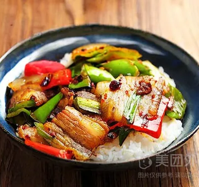 回锅肉盖饭