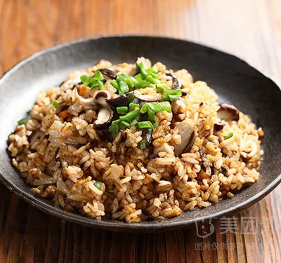 香菇肉丝炒饭