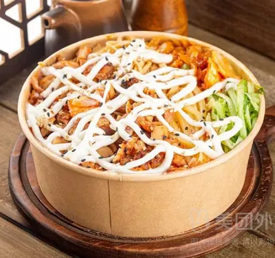沙拉烤肉拌饭