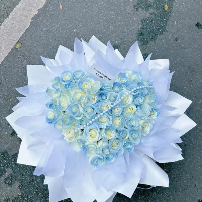 52支碎冰蓝花束