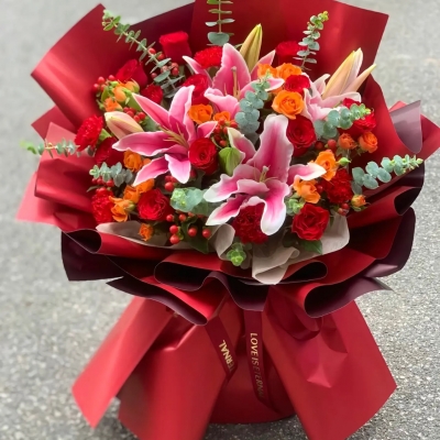 粉色百合混搭花束