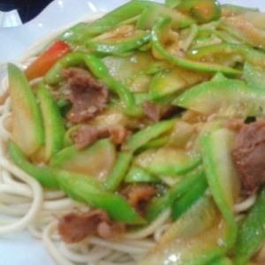 西葫芦牛肉盖面