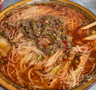 牛肉炸酱米粉