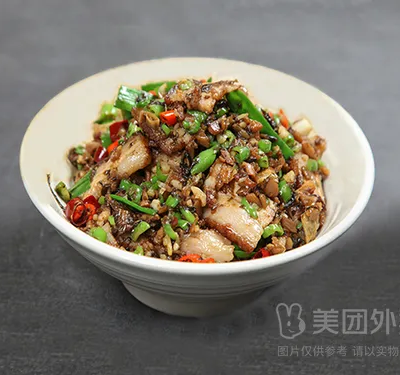 外婆菜炒腊肉（盖饭）