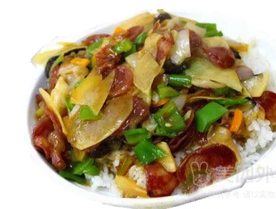 洋芋炒腊肉盖饭