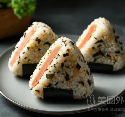 火腿肠+海苔碎饭团