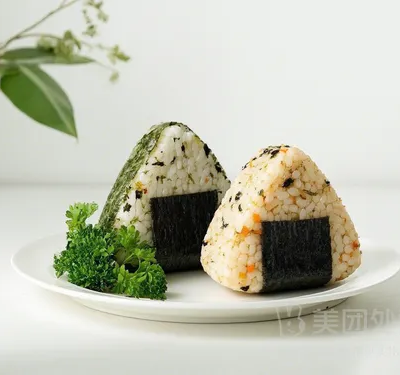 玉米粒+海苔饭团