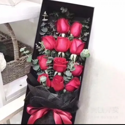 11朵红玫瑰礼盒鲜花